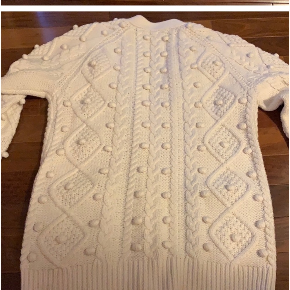 Wilfred Aritzia Alps cardigan size small colour is white rabbit.
